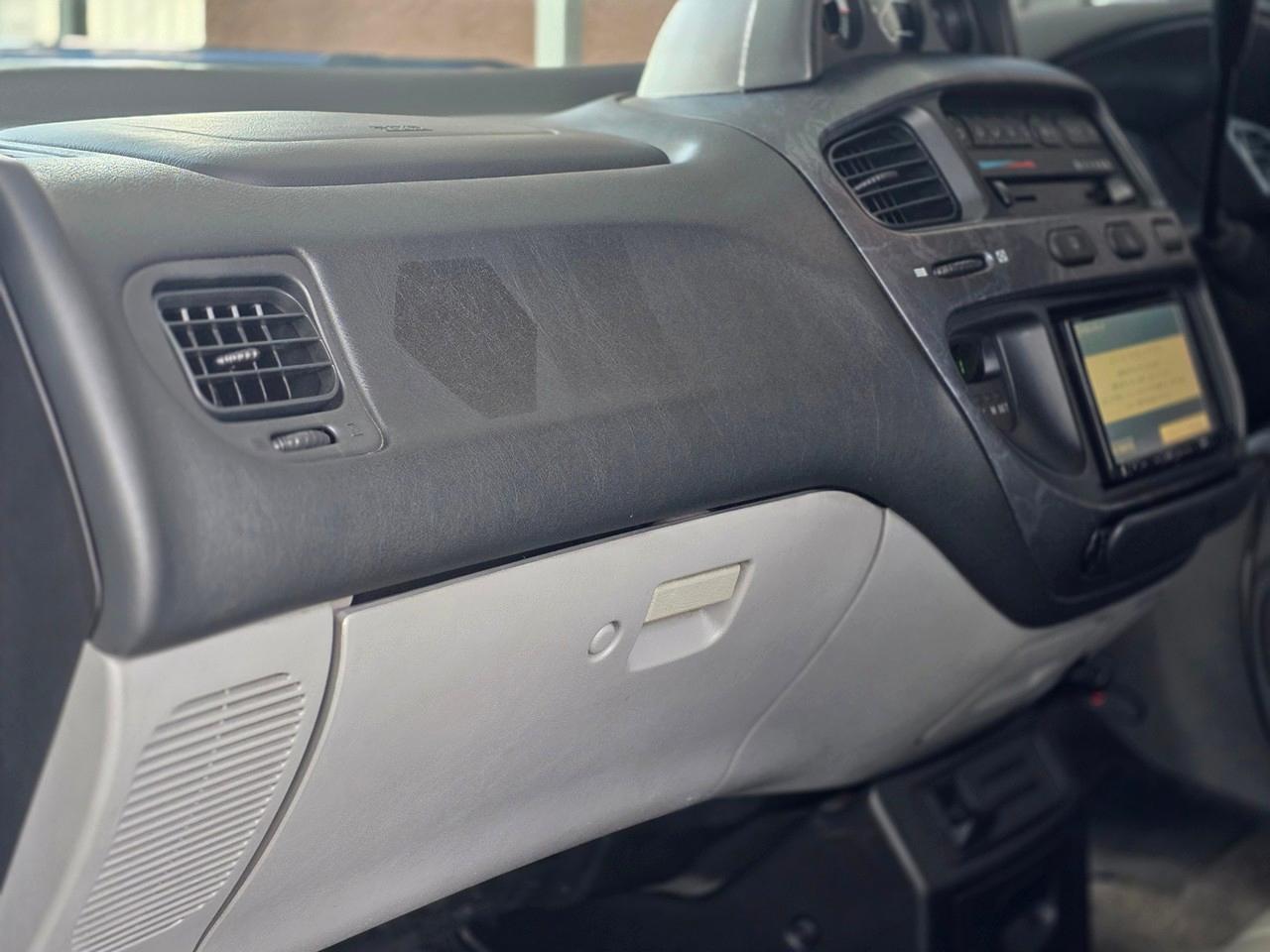 Mitsubishi Delica L400 Space Gear  2000