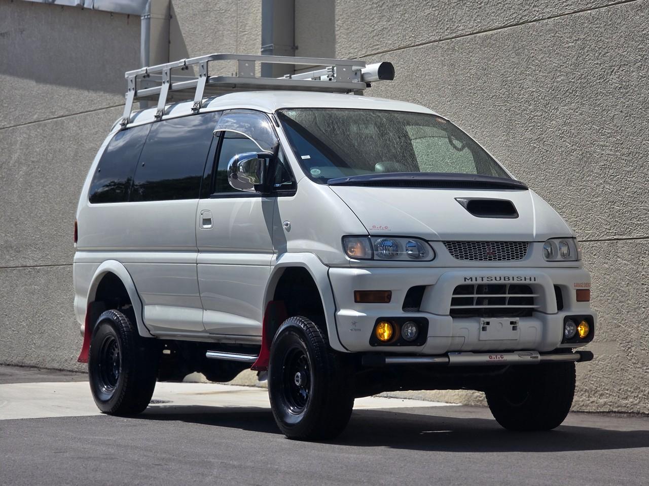 Mitsubishi Delica L400 Space Gear  2000