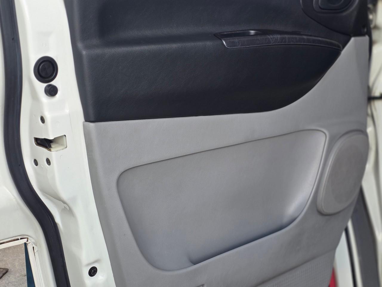 Mitsubishi Delica L400 Space Gear  2000