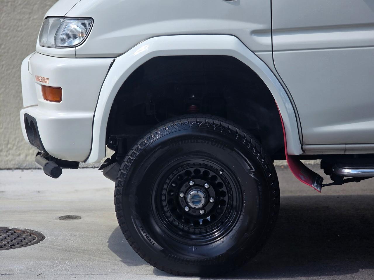 Mitsubishi Delica L400 Space Gear  2000