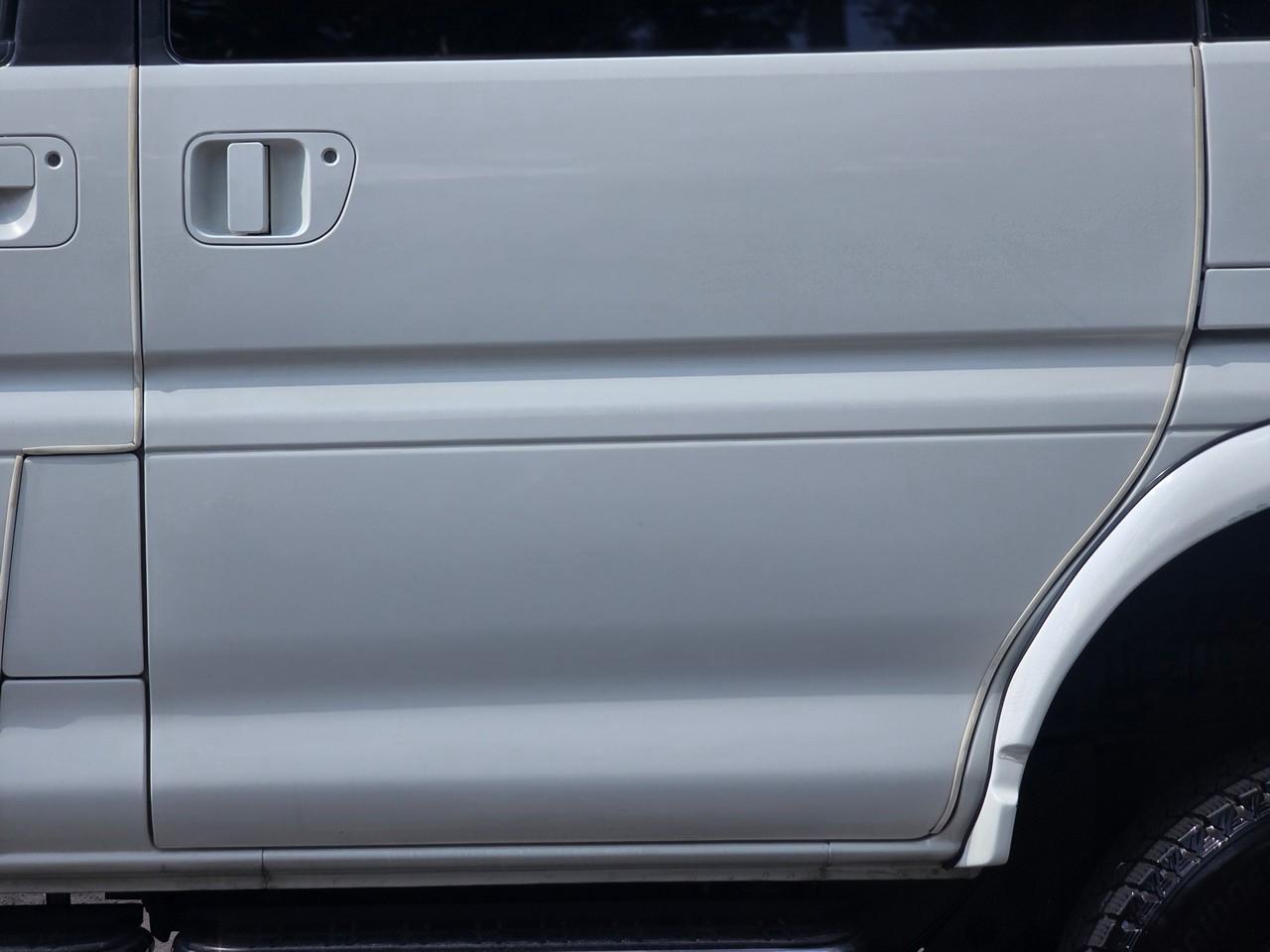 Mitsubishi Delica L400 Space Gear  2000
