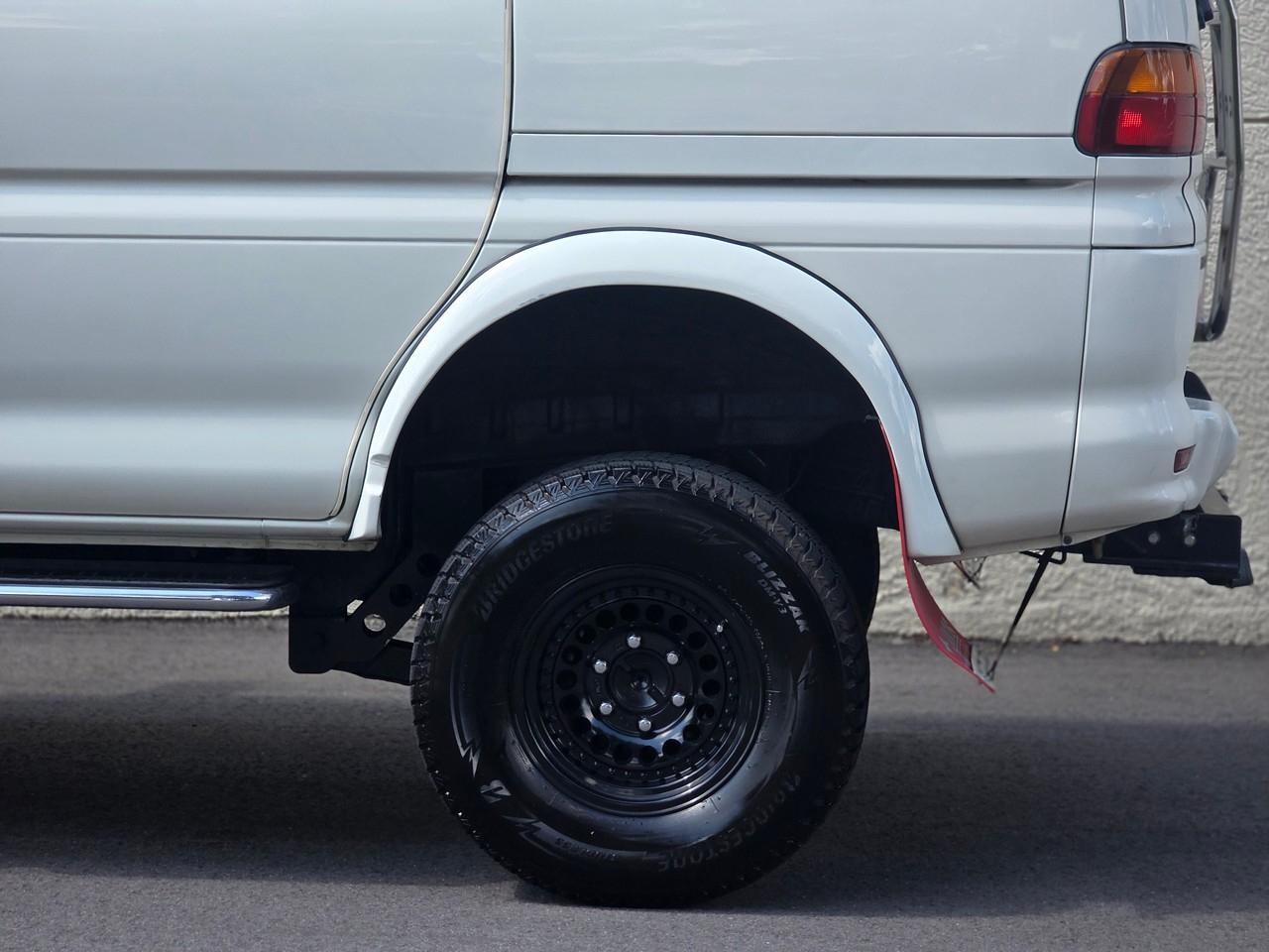 Mitsubishi Delica L400 Space Gear  2000