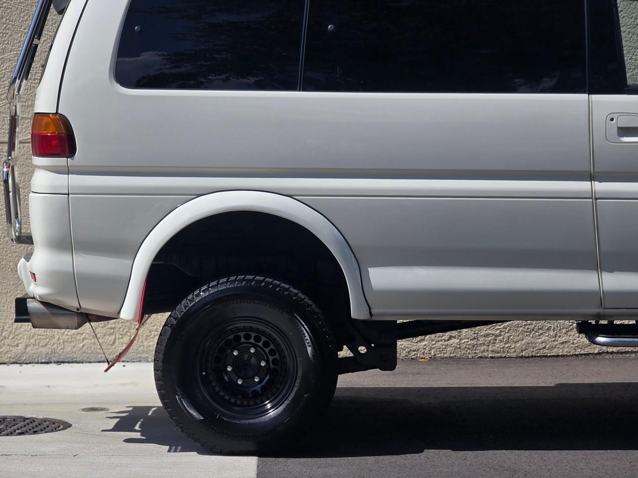 Mitsubishi Delica L400 Space Gear  2000