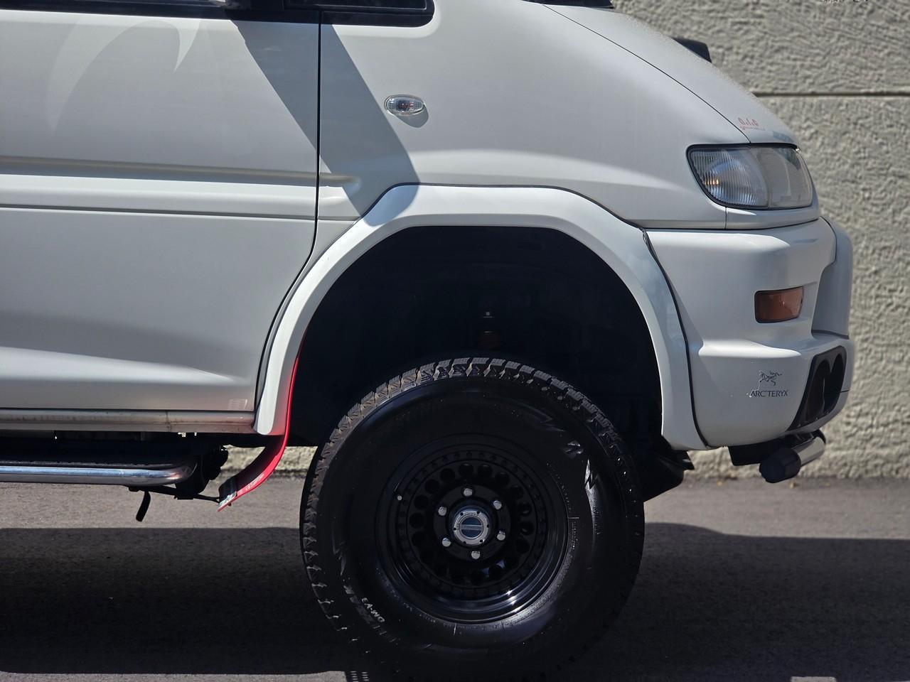 Mitsubishi Delica L400 Space Gear  2000