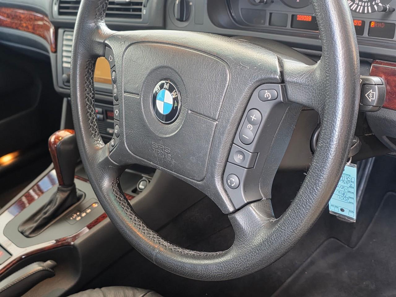 BMW 528i  2000