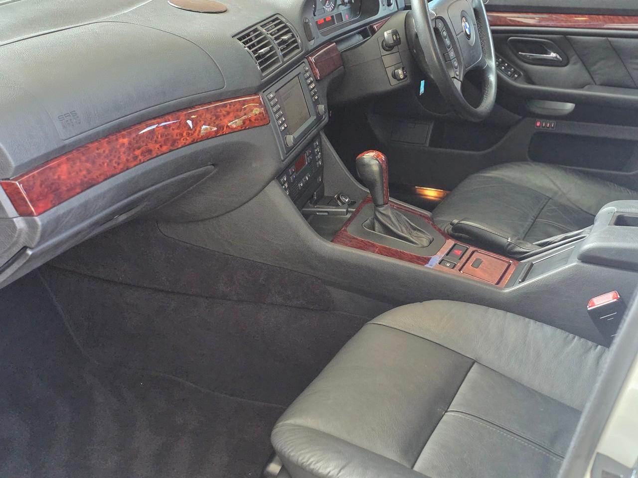 BMW 528i  2000