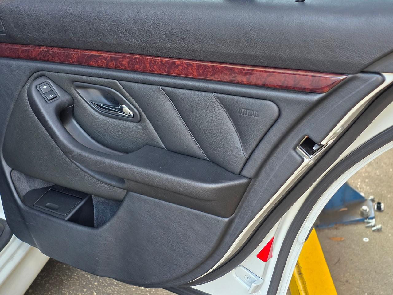 BMW 528i  2000
