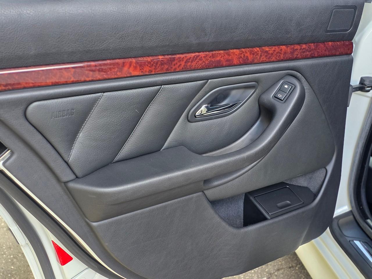 BMW 528i  2000