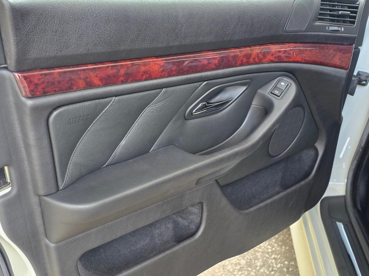 BMW 528i  2000
