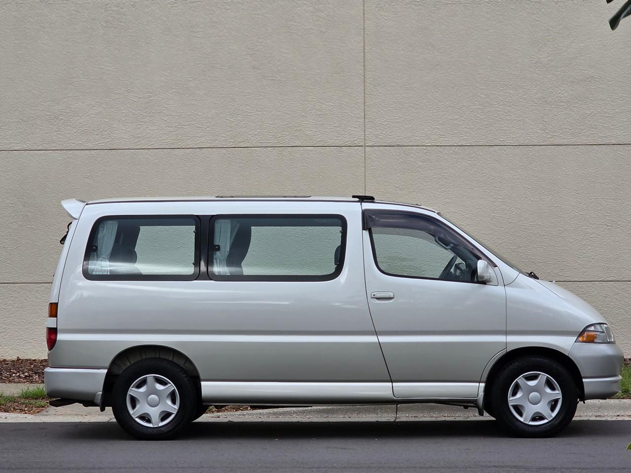 Toyota Granvia  1996