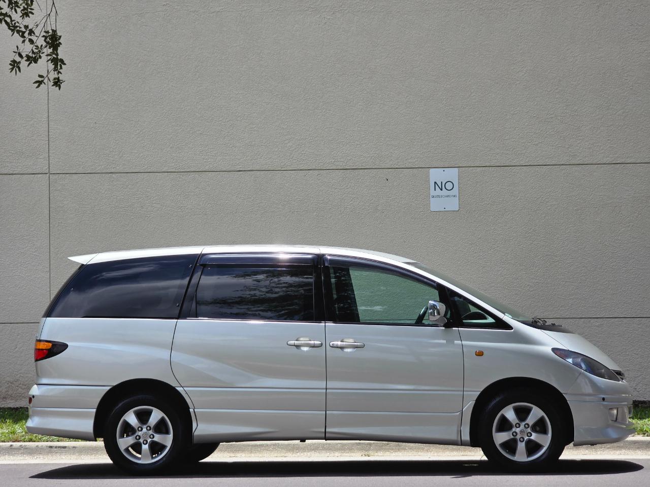 Toyota Estima  2000
