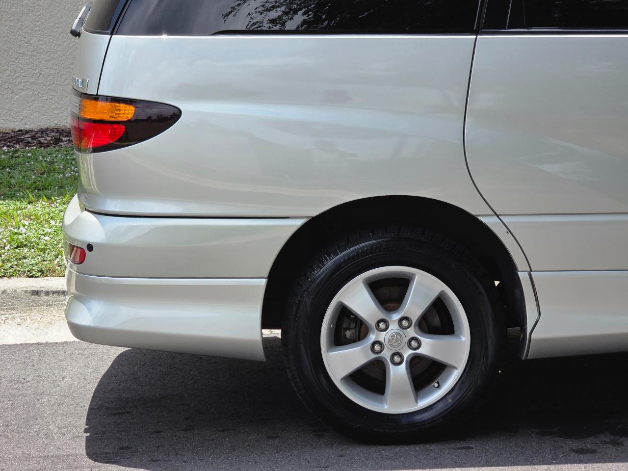 Toyota Estima  2000