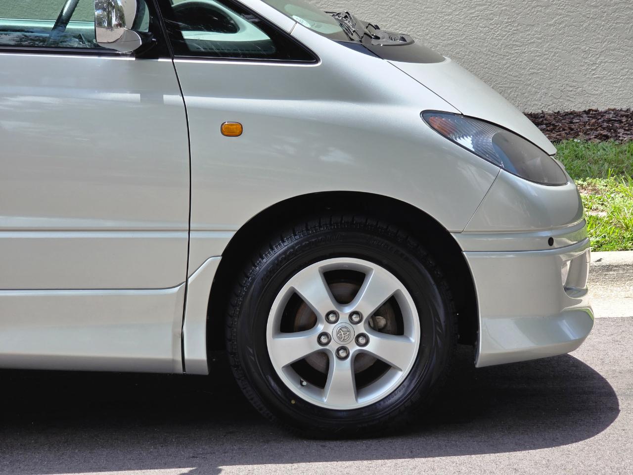 Toyota Estima  2000