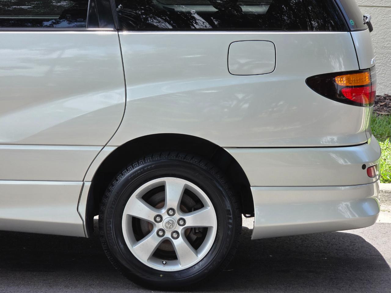 Toyota Estima  2000