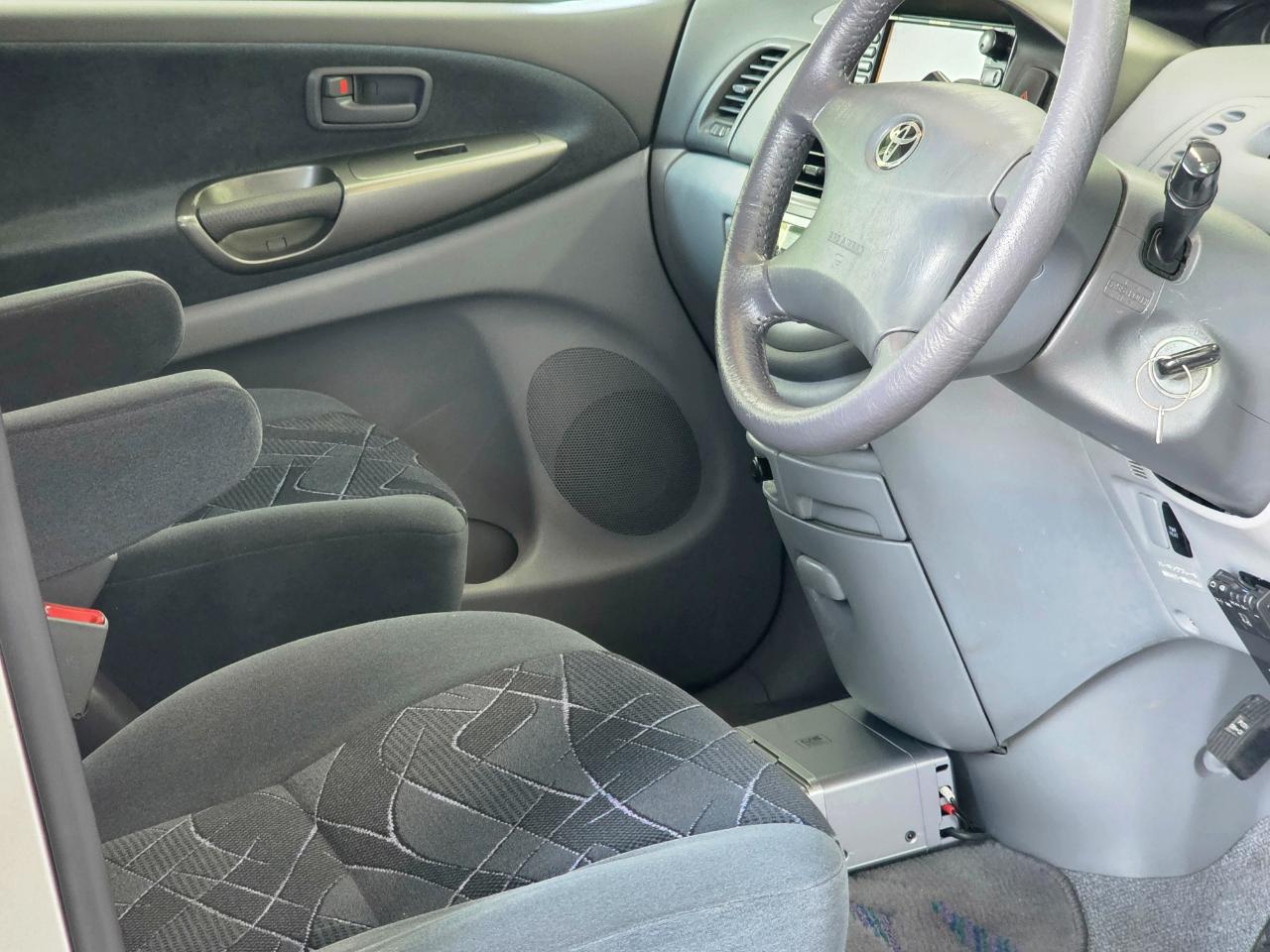Toyota Estima  2000