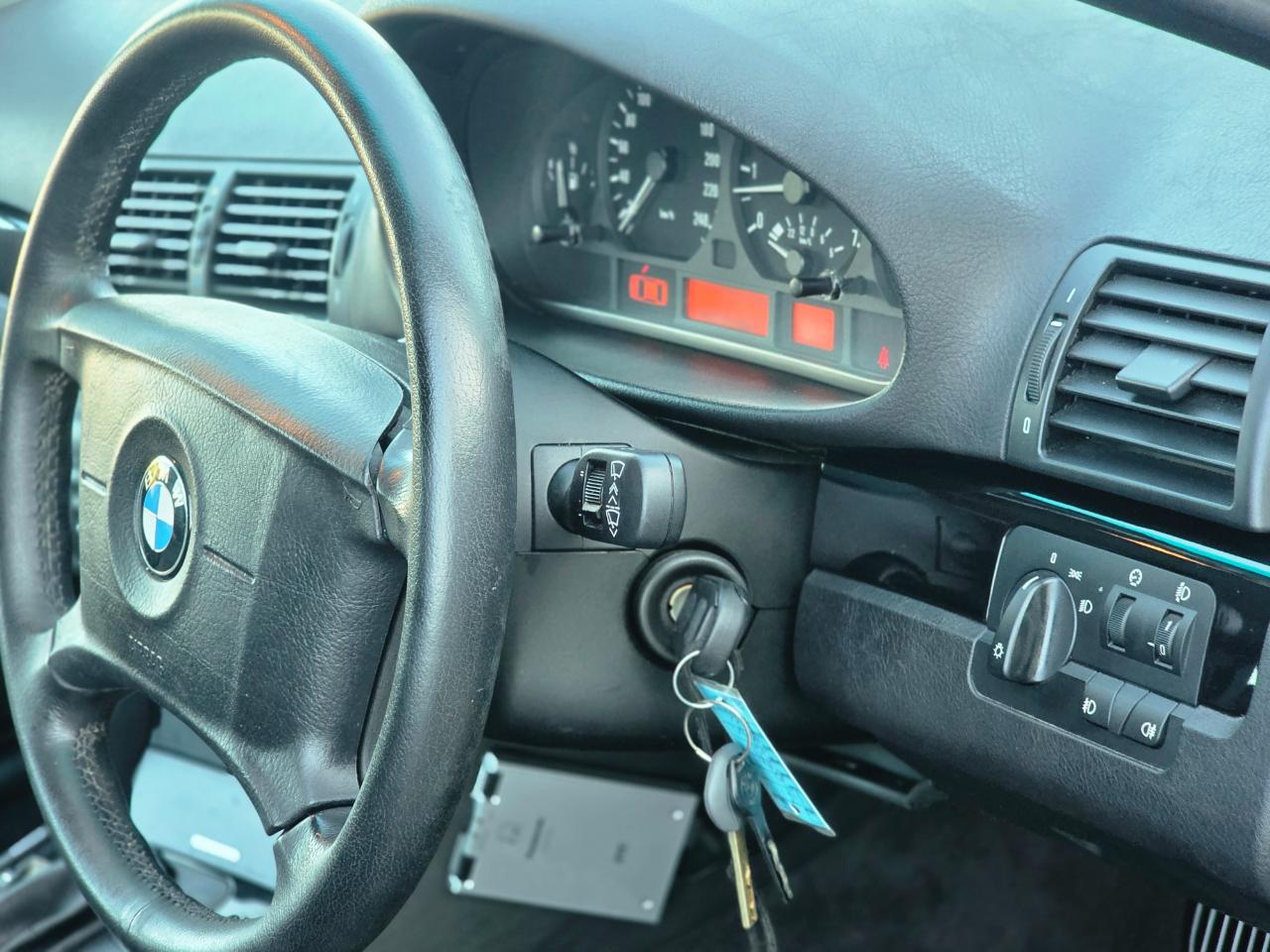 BMW 325i  2001