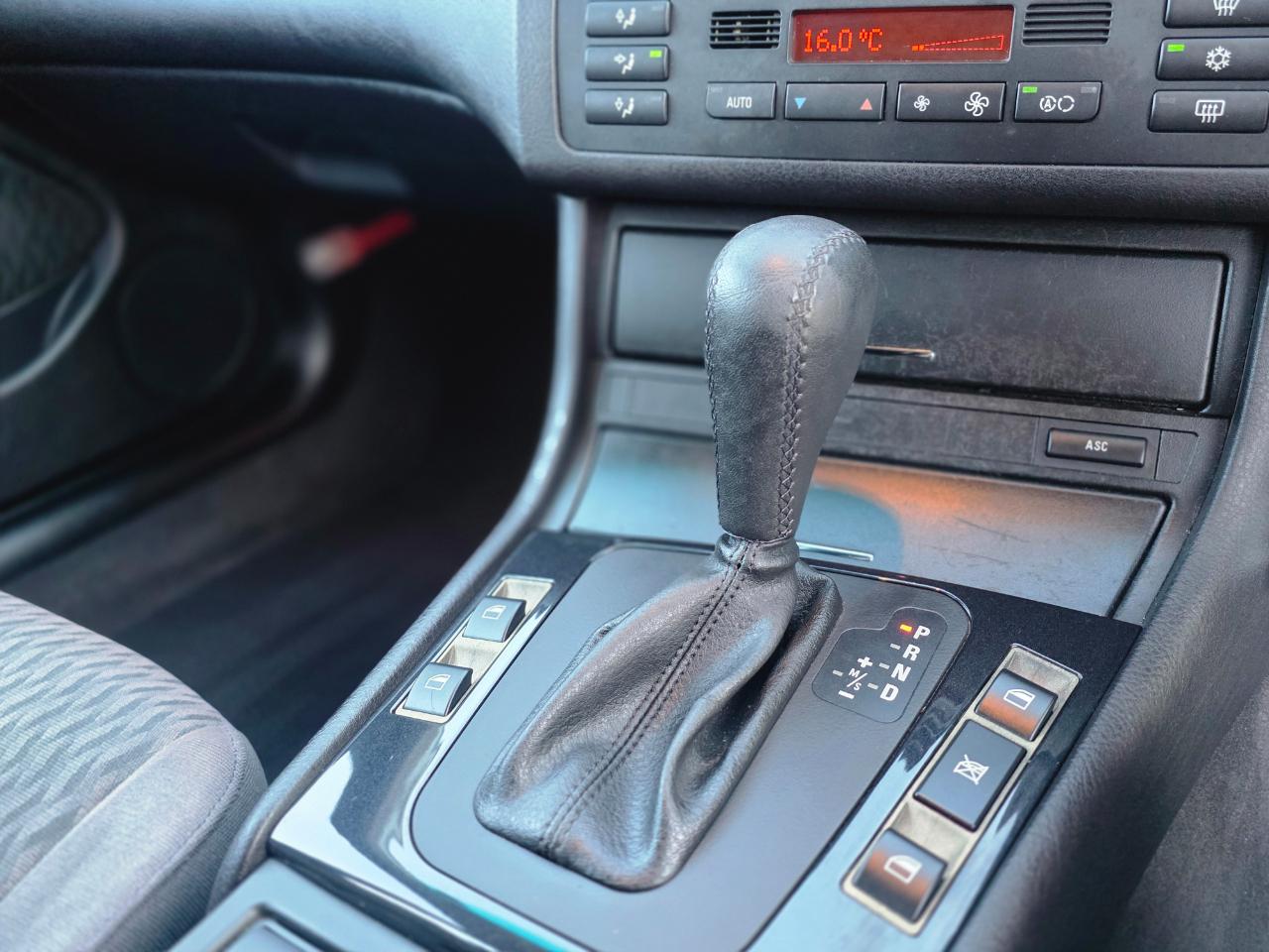 BMW 325i  2001