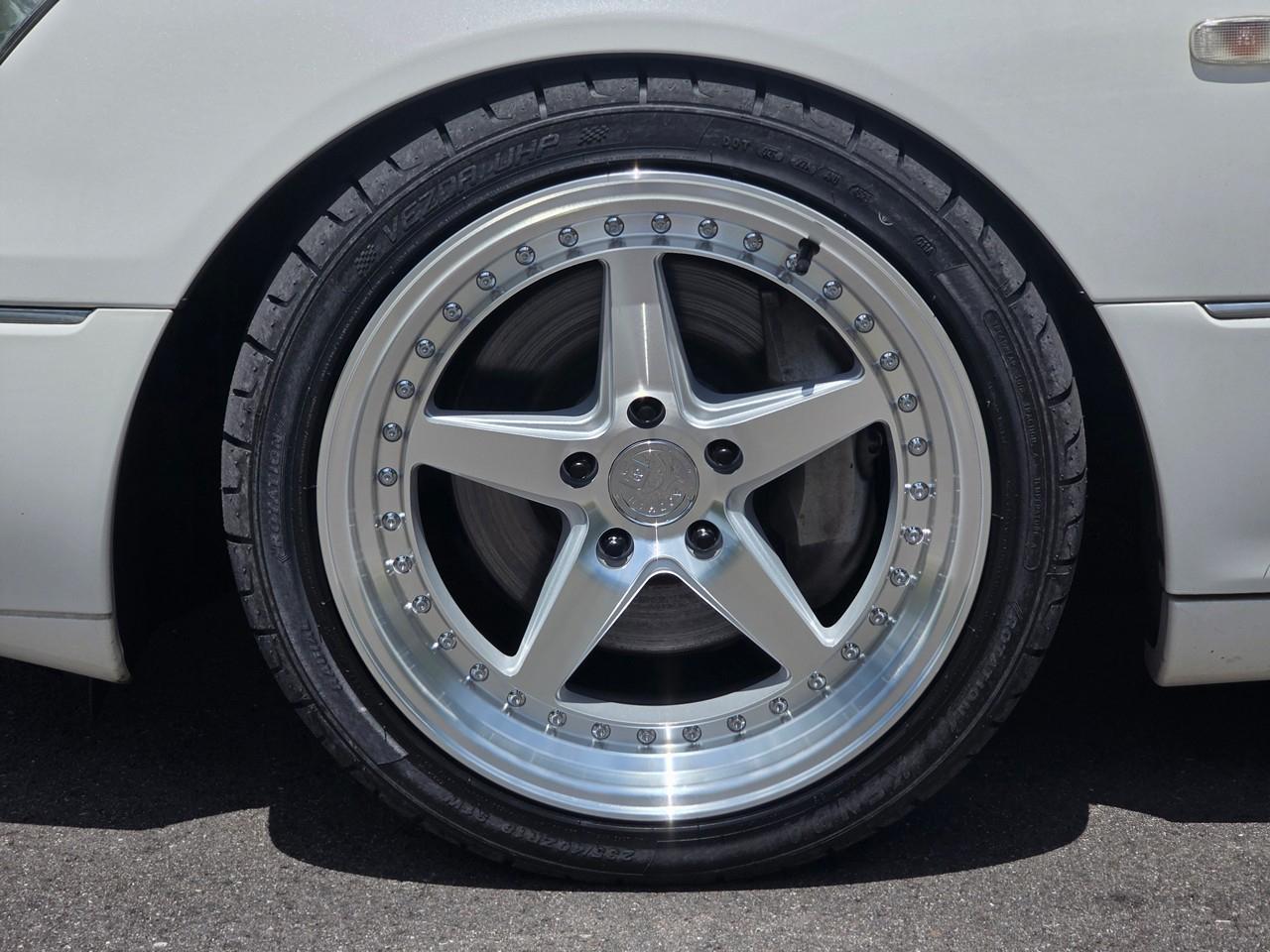 Toyota Celsior  2000