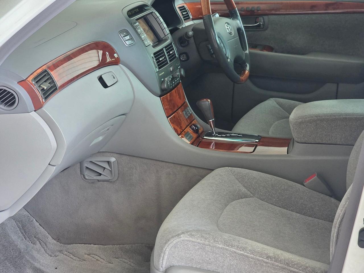 Toyota Celsior  2000