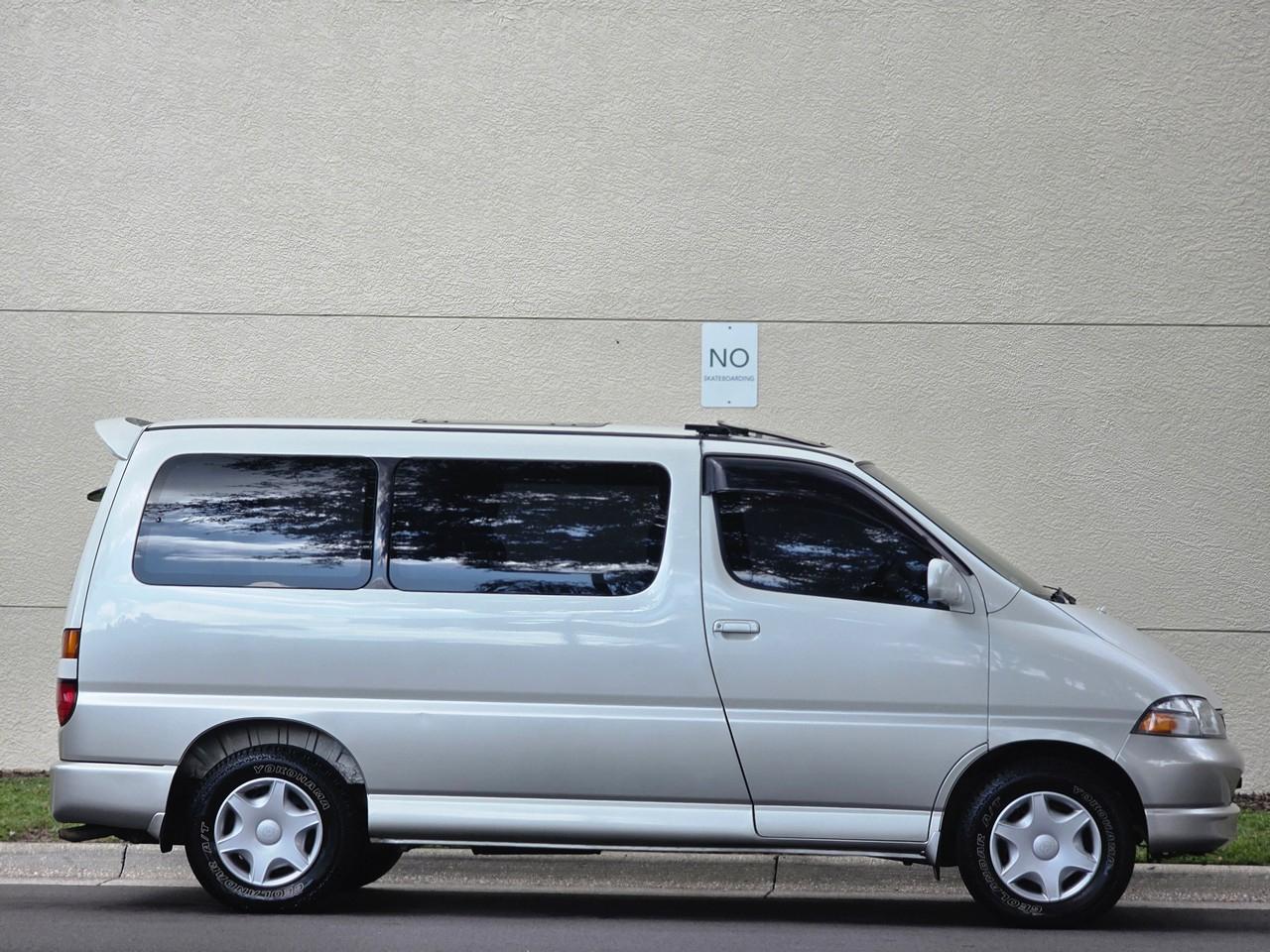 Toyota Granvia  1996