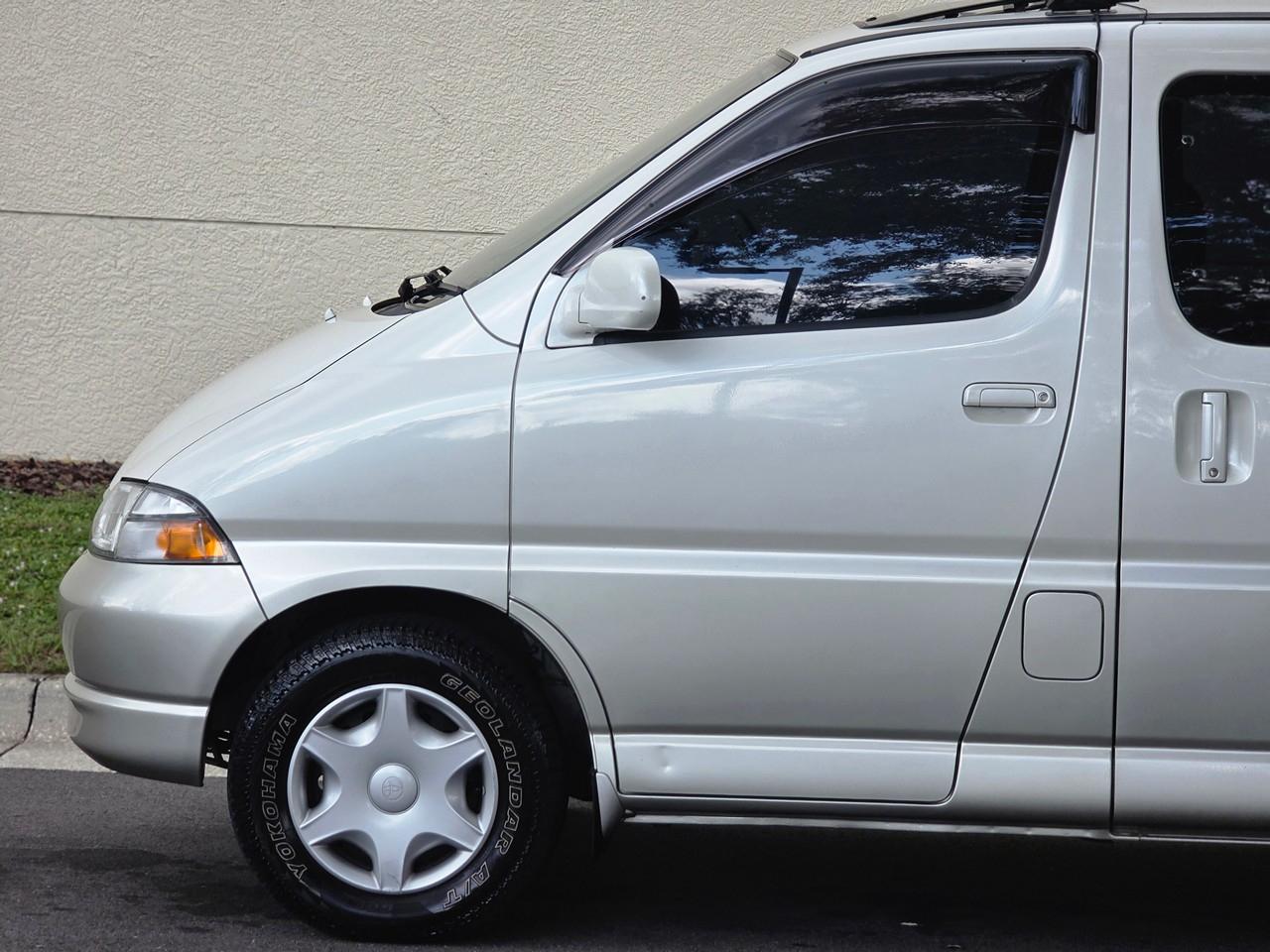 Toyota Granvia  1996