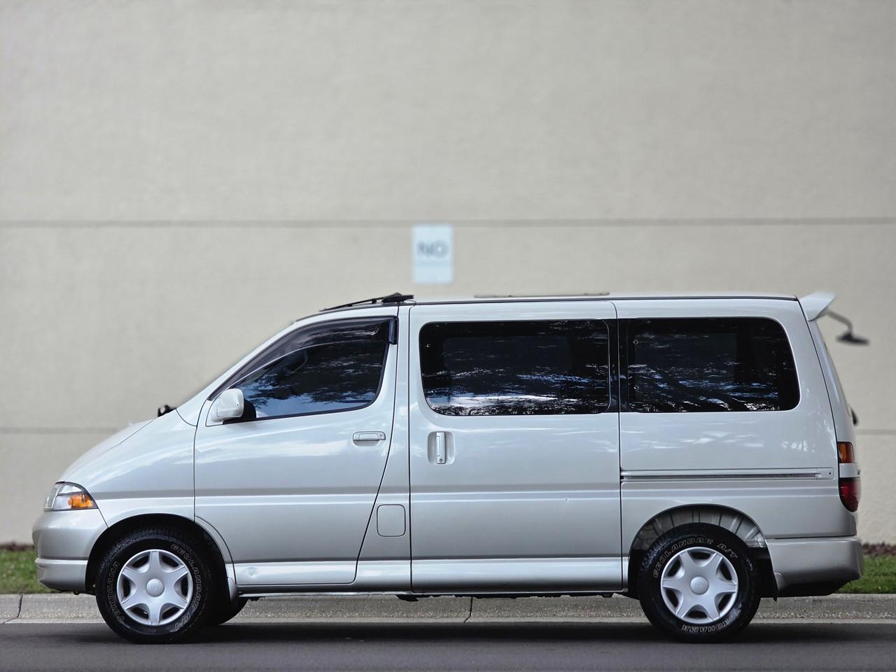 Toyota Granvia  1996