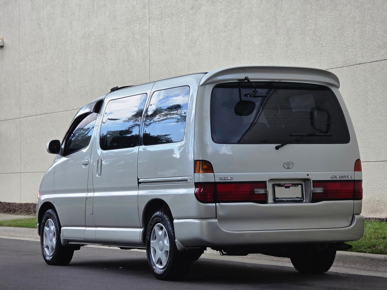 Toyota Granvia  1996