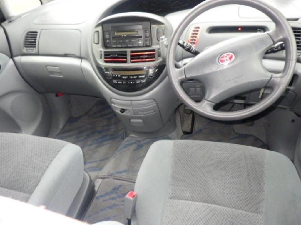Toyota Estima  2001