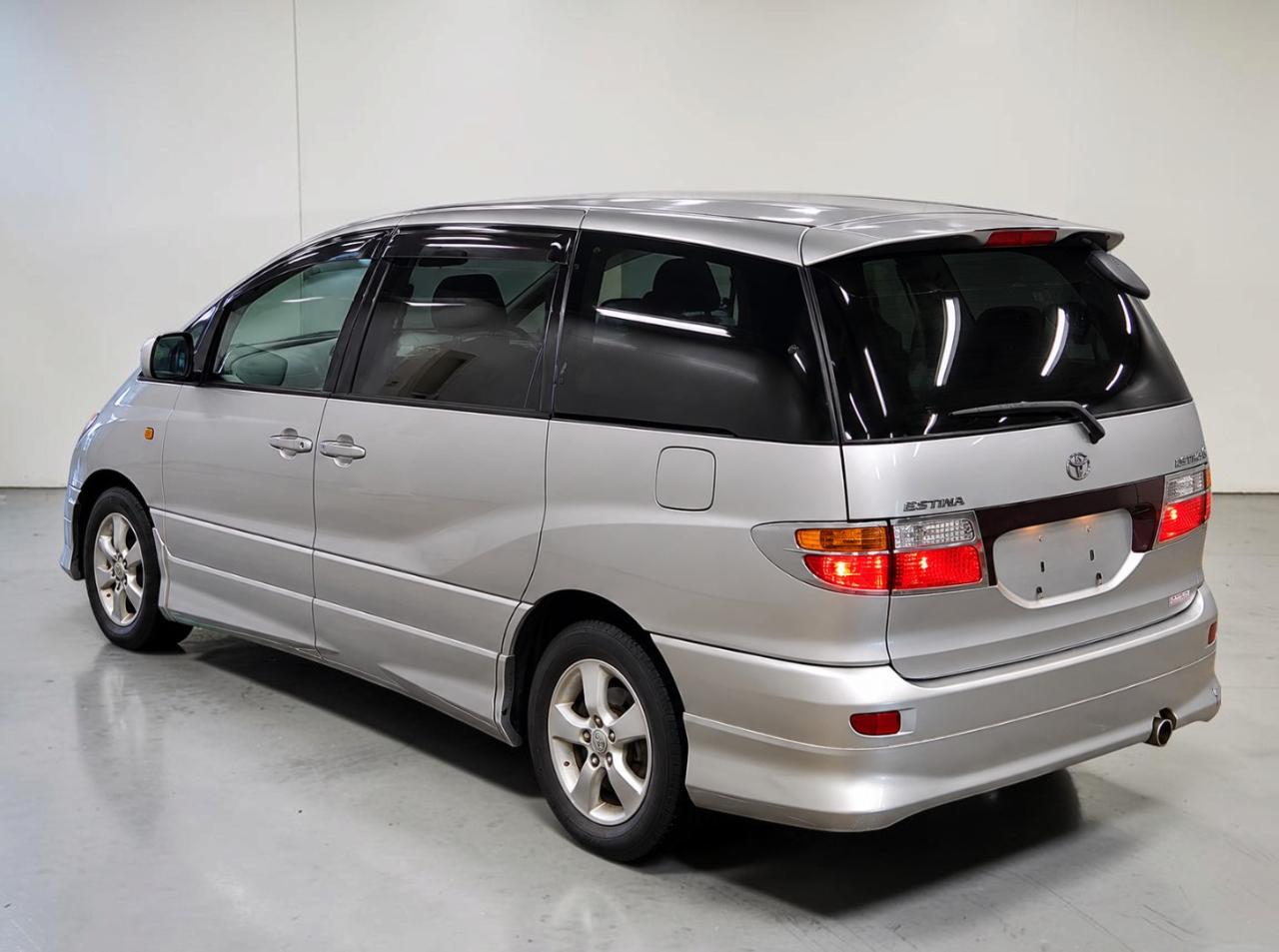 Toyota Estima  2001