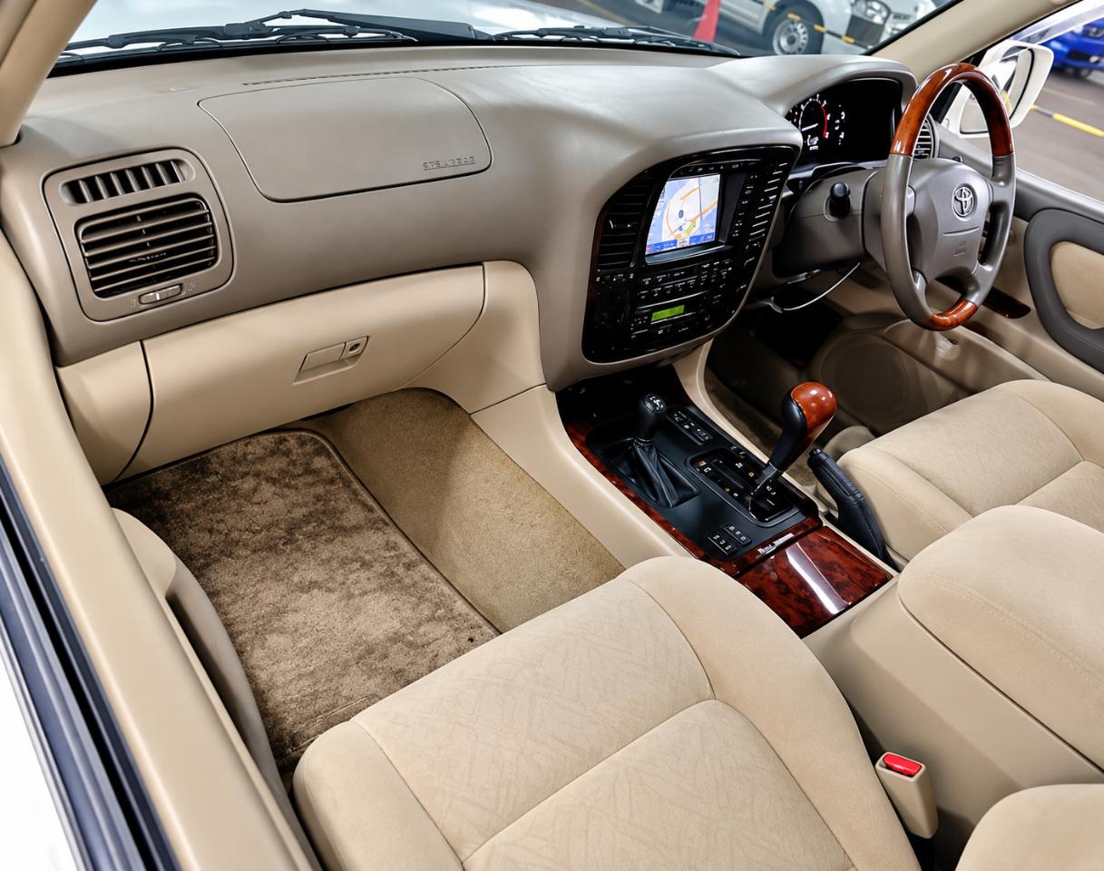 Toyota Land Cruiser  2001
