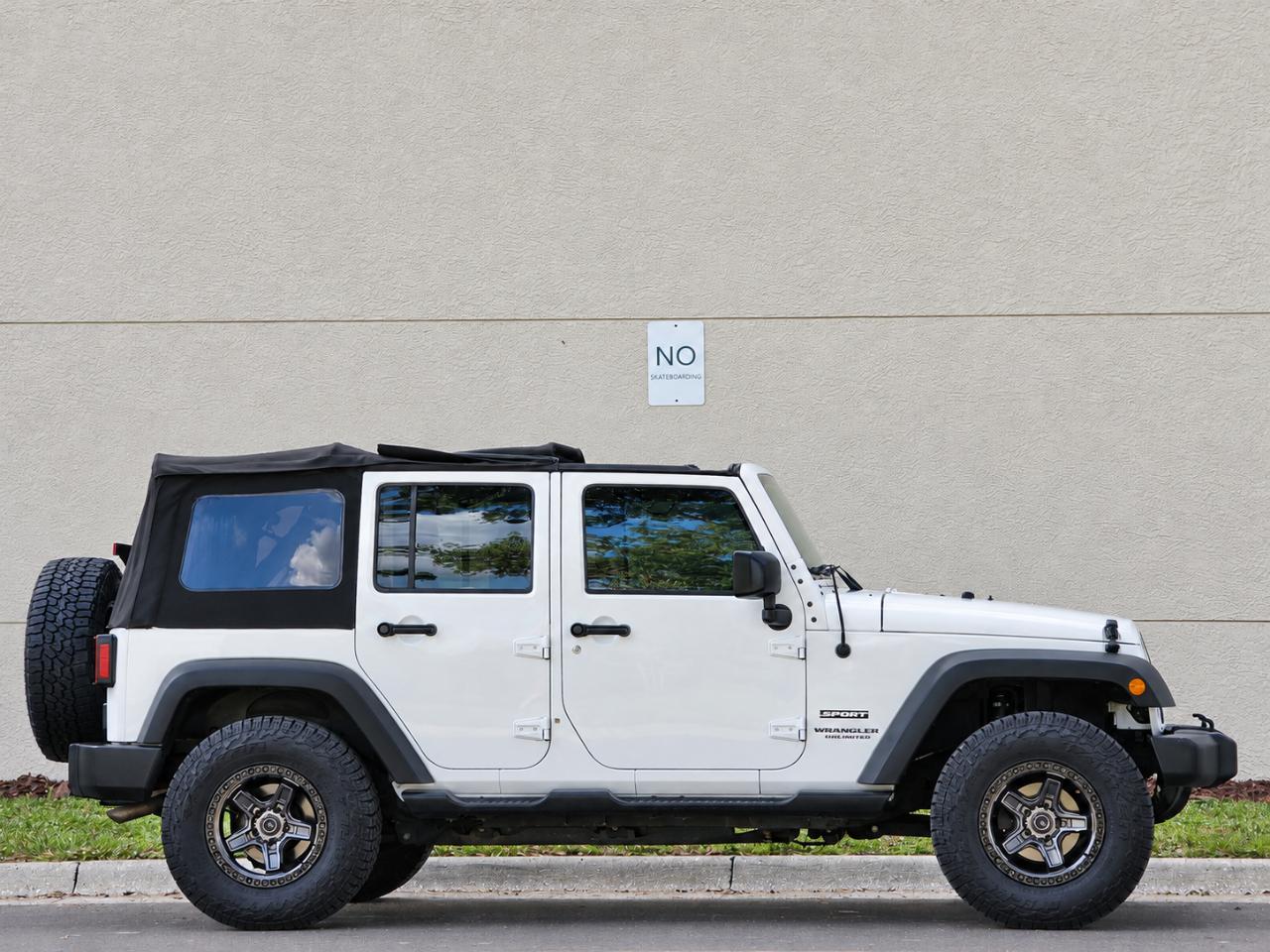 Jeep Wrangler Unlimited Sport 4WD 2015