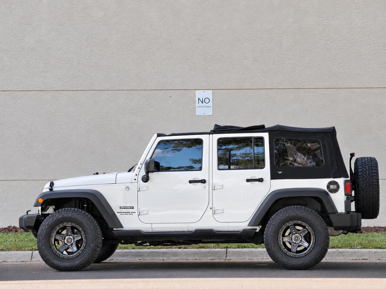 Jeep Wrangler Unlimited Sport 4WD 2015