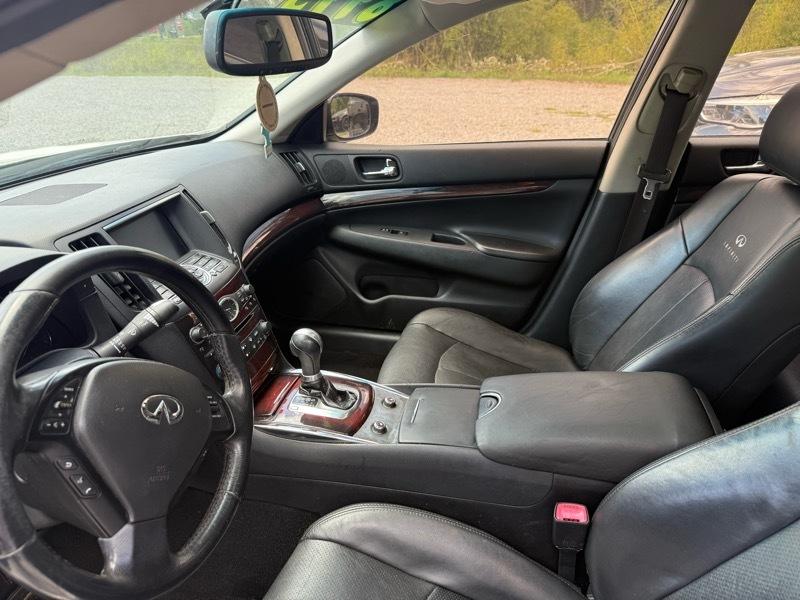 Infiniti G37 Journey 2013