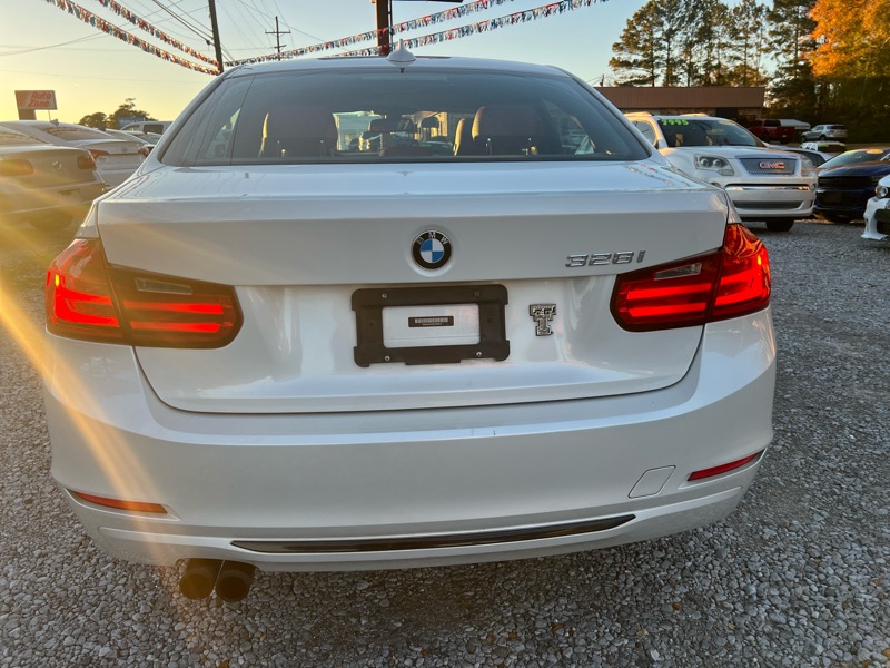 BMW 3-Series 328i Sedan 2012