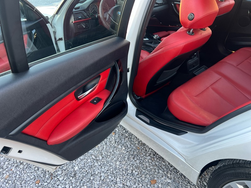 BMW 3-Series 328i Sedan 2012