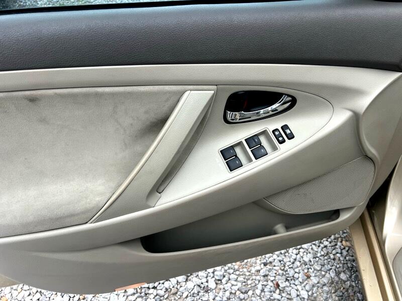 Toyota Camry SE 6-Spd MT 2010