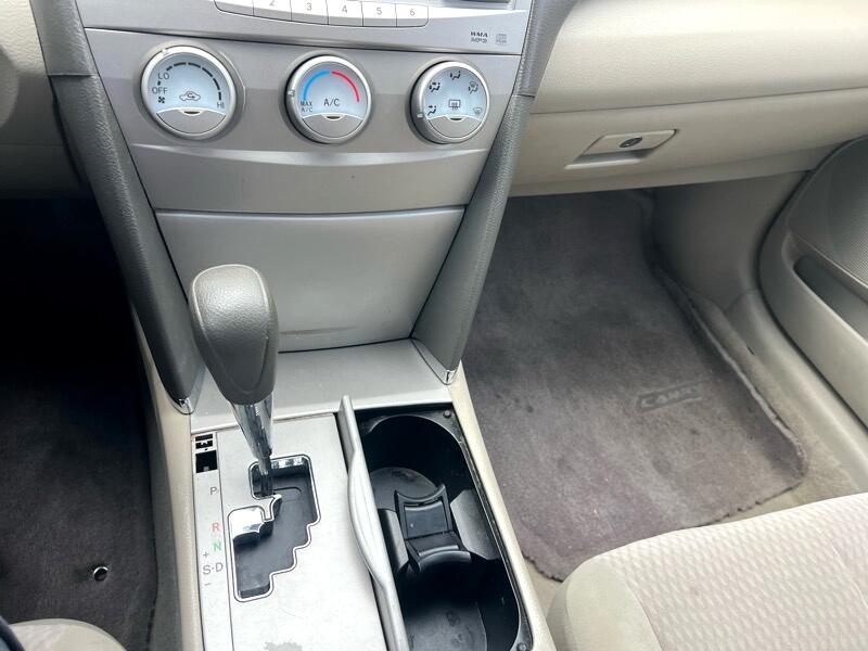 Toyota Camry SE 6-Spd MT 2010