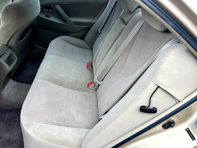 Toyota Camry SE 6-Spd MT 2010