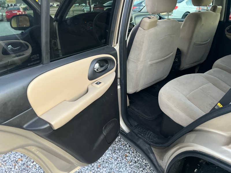 Chevrolet TrailBlazer LS 2WD 2005