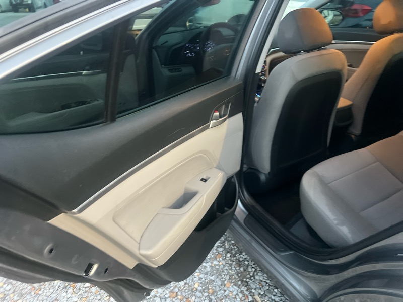 Hyundai Elantra Limited 2019