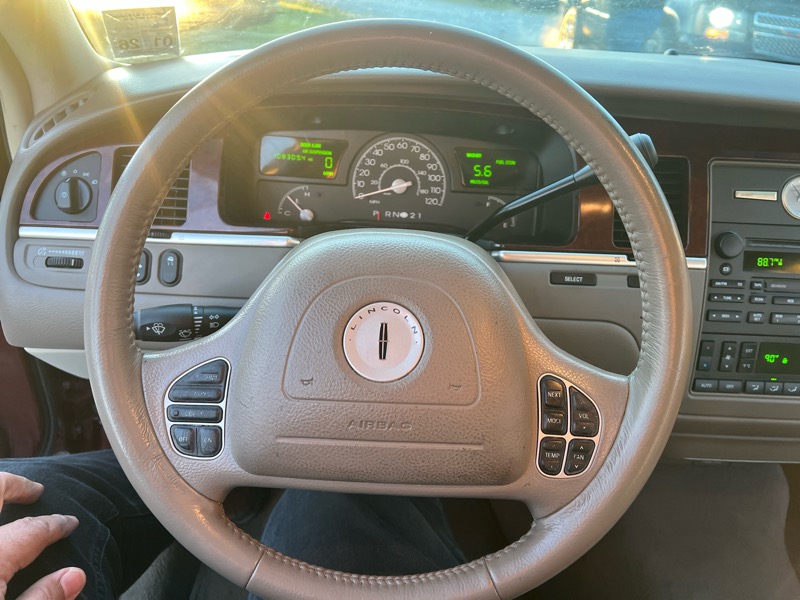 Lincoln Town Car Signature 2004