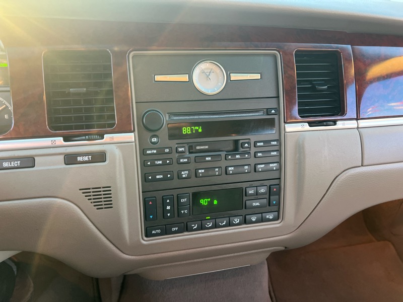 Lincoln Town Car Signature 2004