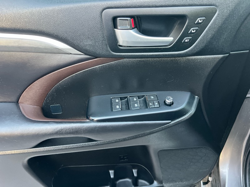 Toyota Highlander Limited Platinum FWD V6 2017