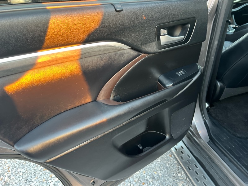 Toyota Highlander Limited Platinum FWD V6 2017