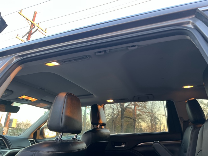 Toyota Highlander Limited Platinum FWD V6 2017