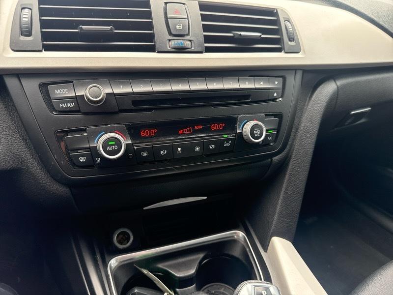 BMW 3-Series 320i Sedan 2014