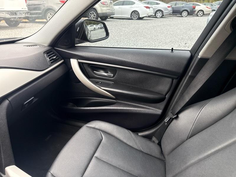 BMW 3-Series 320i Sedan 2014