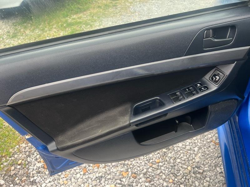 Mitsubishi Lancer ES 2010