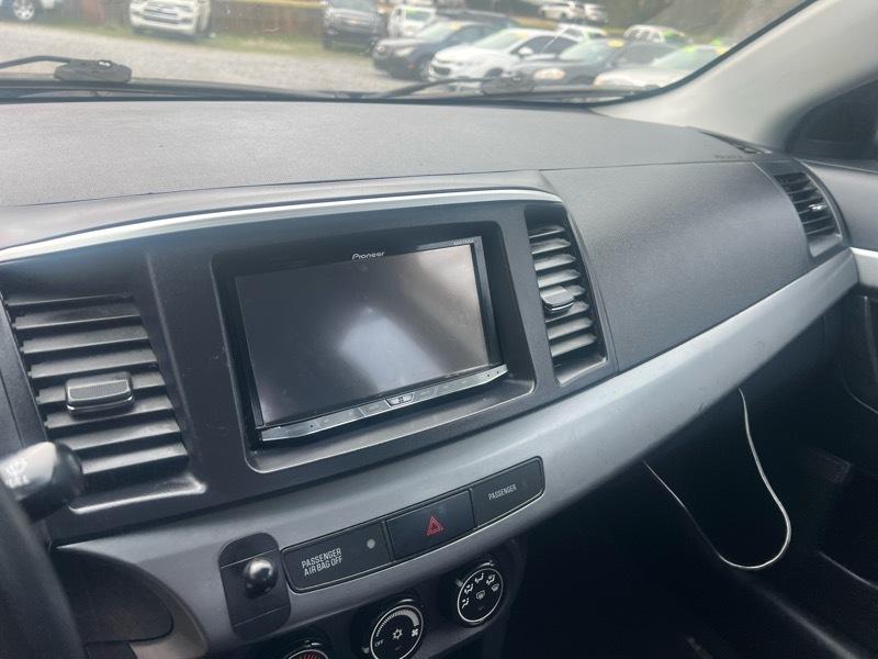 Mitsubishi Lancer ES 2010