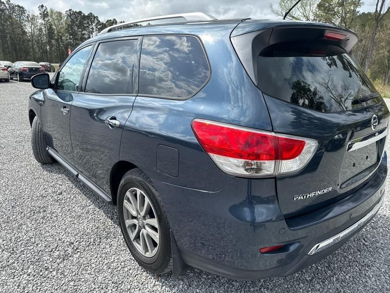 Nissan Pathfinder SV 2WD 2015